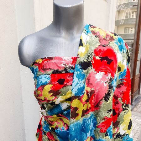 Viskozová šatová látka motiv květů červená