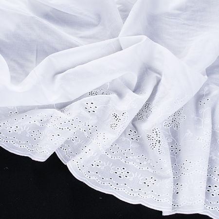 Vyšívaná látka madeira bordurový květinový motiv malý