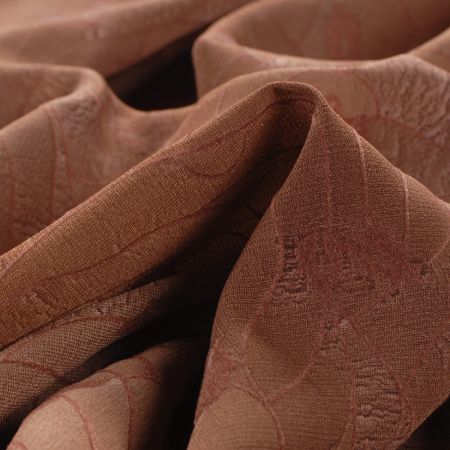 Šatová látka se vzorem květů hnědá