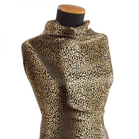 Brokát drobné lístečky zlatočerný