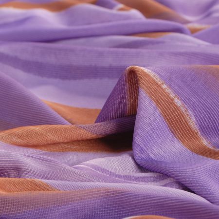 Úplet jemný pruhy v hnědofialových barvách