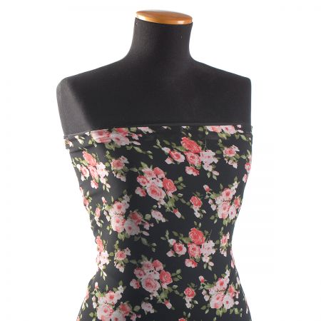 Jemný pružný šifon vzor růže na černém
