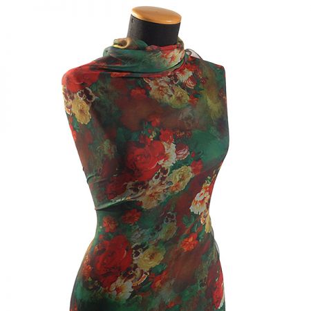 Jemný šifon motiv růží v pastelových barvách zelený