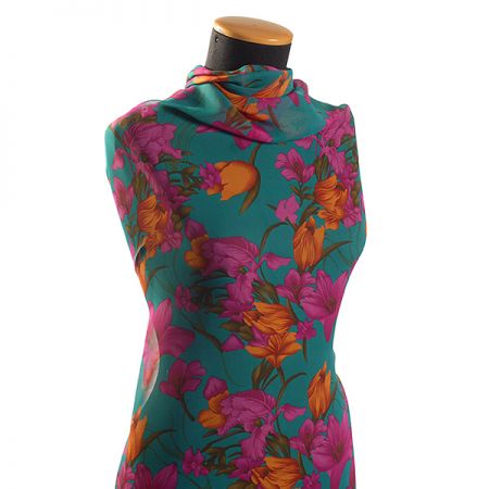 Šifon motiv velkých květů tyrkysová