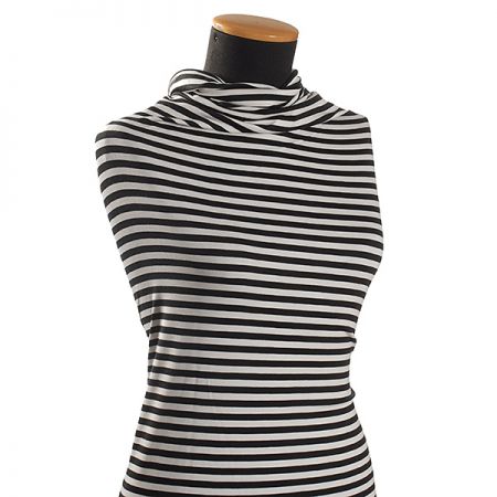 Jemný viskozový úplet černo/bílý proužek 