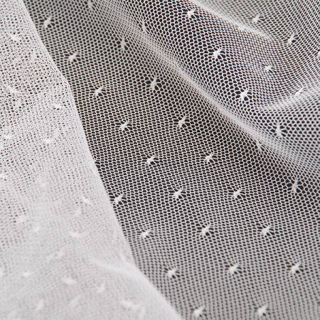 Efektní tyl s vyšívanými puntíky v bílé barvě