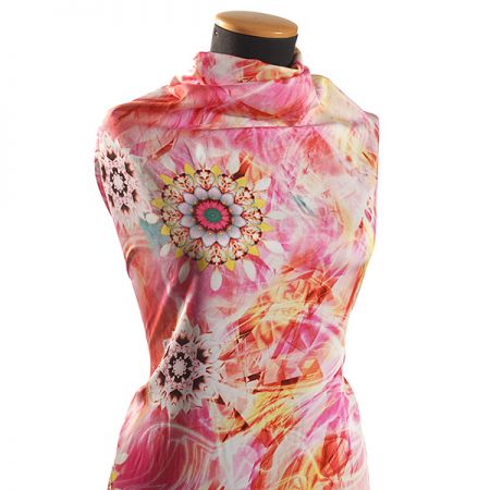 Viskozová letní látka digitální tisk abstraktní motiv květ