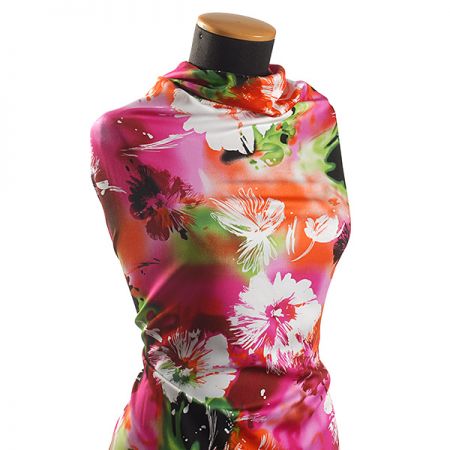 Viskozová letní látka digitální tisk motiv květů