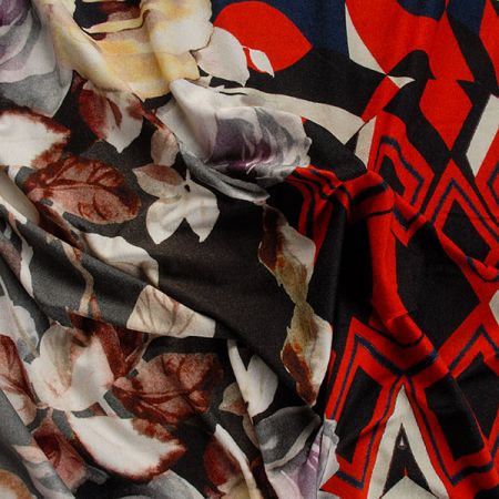 Úplet viskozvoý květinový a geomterický vzor