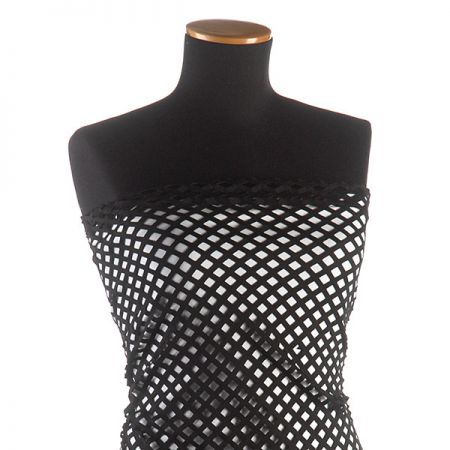 Úplet prořezávaný geomtrický vzor černý  