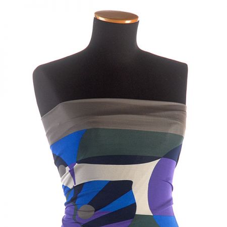 Úplet viskozový lesklý povrch květinový motiv