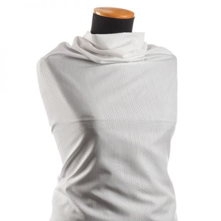 Popelín žakárový vzor kostky bílý