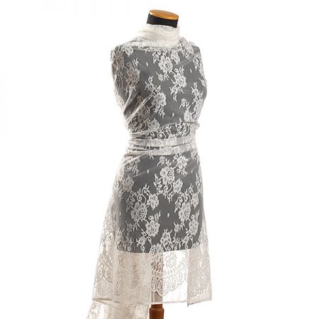 Efektní krajka výšivka na tylu motiv květin slonová kost