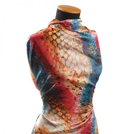 Jemný satén digitální tisk zvířecí motiv červená