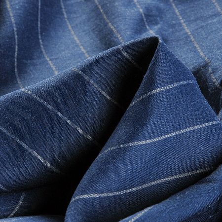 Len středně silný modro-bílý proužek