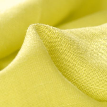 Len středně silný zářivá zelenkavá barva