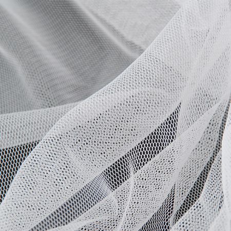 Tyl pružný jemný v bílé barvě