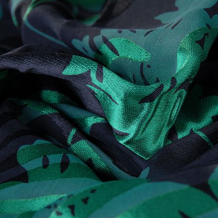 Hedvábný šifon květinový motiv zelená/černá