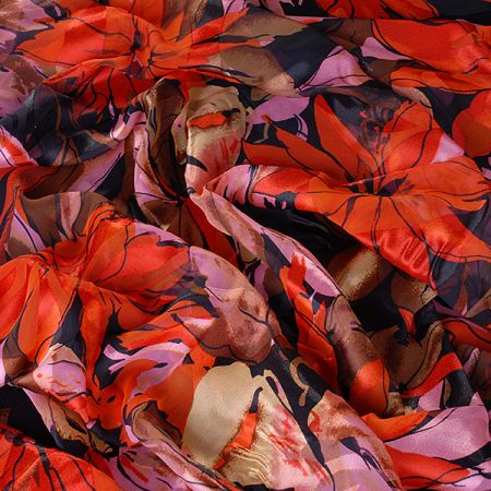 Hedvábný šifon květinový motiv červenočerný