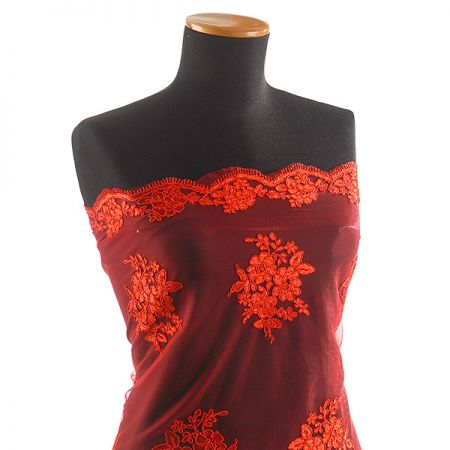 Krajka bordurová na tylu květy/ornament červená