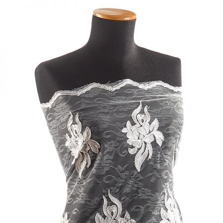 Krajka bordurová na tylu květy slonová kost