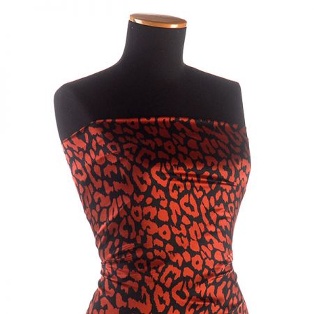 Hedvábný satén zvířecí vzor  skořicový