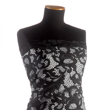 Krajka ny tylu s velkými oky černá