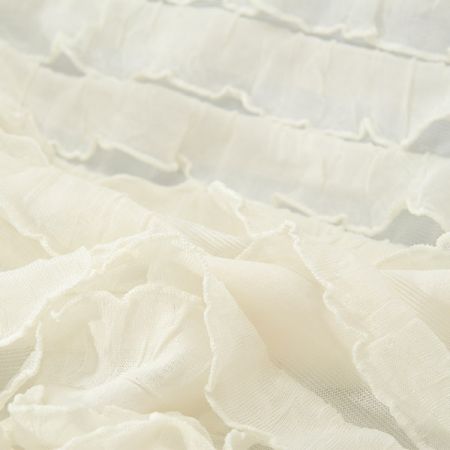 Efektní úplet s volánky smetanový