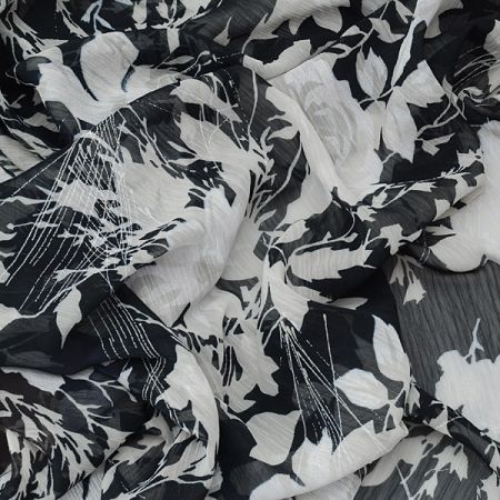 Šifon kreš z kolekce Black and White květy II.jakost