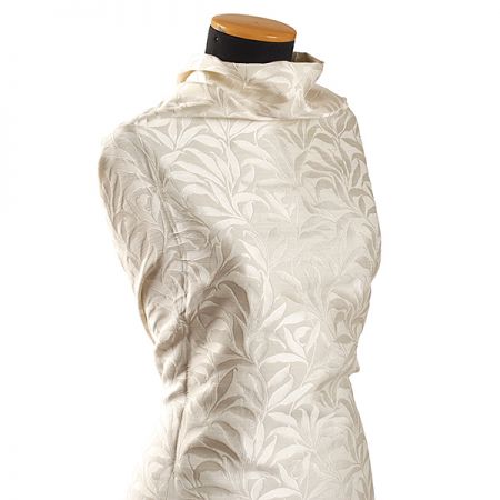 Žakárová látka silnější květinový motiv slonová kost