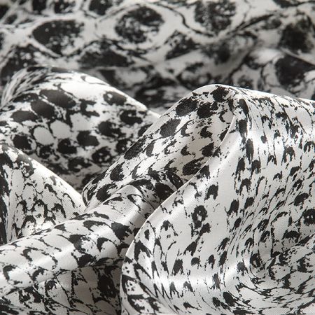 Satén viskozový tisk hadí kůže černá bílá