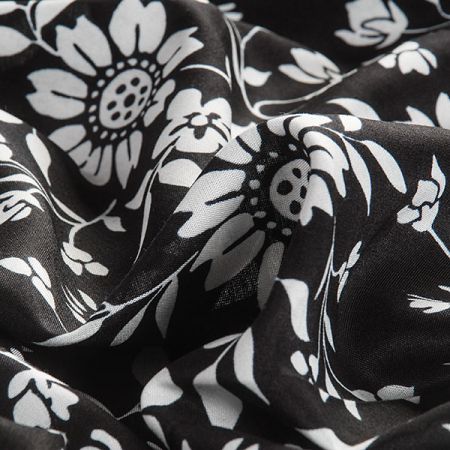 Viskozová šatová látka květy černobílá