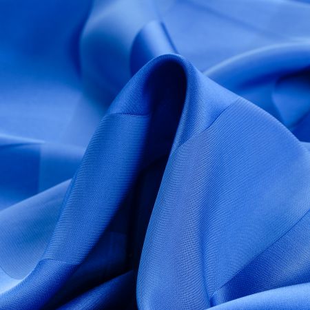 Satén vzor pruhů nivea modrý