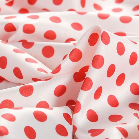 Satén tisk imitace hedvábí puntík červenobílý