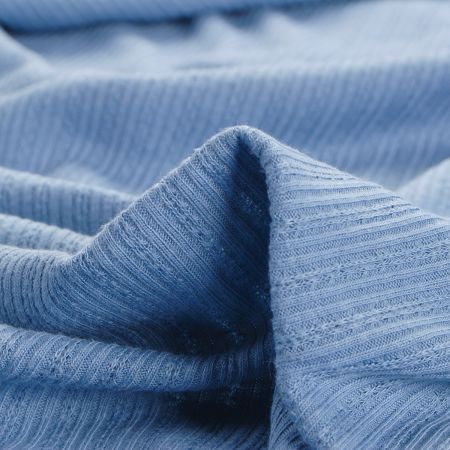 Pletenina s plastickým vzorem pruhů modrá II.jakost