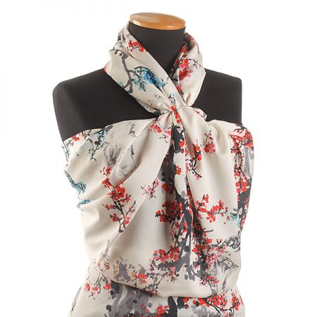 Krepdešín květy višně slonová kost