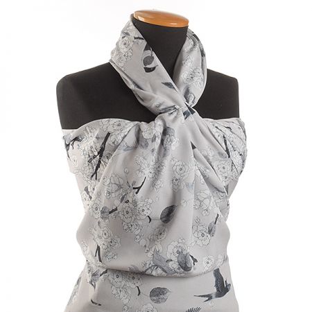 Krepdešín motiv ptáčků/květin šedostříbrný