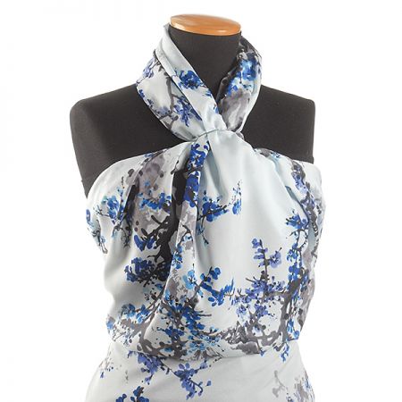 Krepdešín květy višní sv. modrý