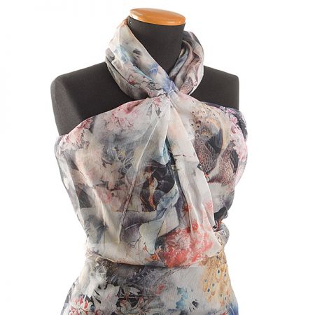 Šifon plise motiv květin/pávů smetanový/šedý