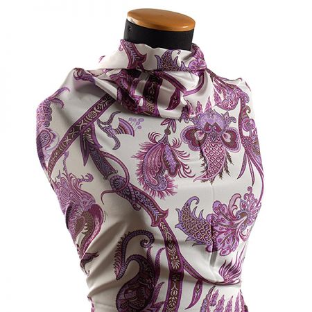 Hedvábný krepdešín paisley vzor exotický motiv páv