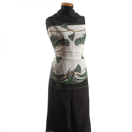 Hedvábný krepdešín kupón motiv koně zelený