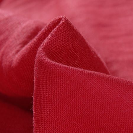 Len střední sily malinově červené barvy