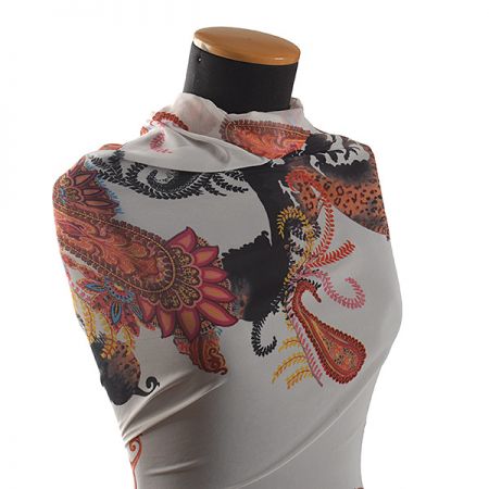 Šifon tisk paisley vzor a květinový motiv