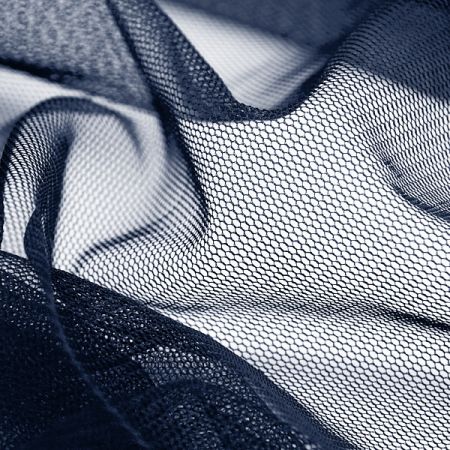 Pružný tyl jemný tm. modrý II. jakost