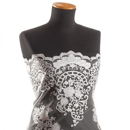 Krajka výšivka na tylu bordura bílá