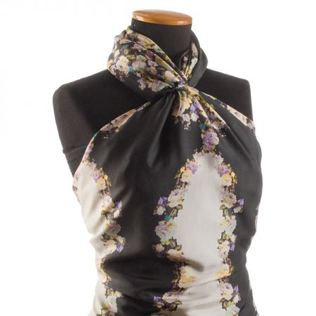 Hedvábná látka romantický vzor květin fialová