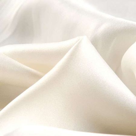 Satén hedvábný jemný smetanový