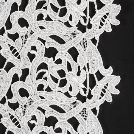 Efektní hrubá krajka/ornament slonová kost