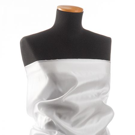 Organza perleťová v barvě bílé