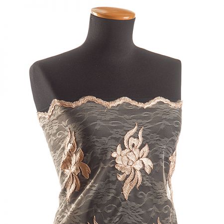 Krajka bordurová na tylu květy béžová